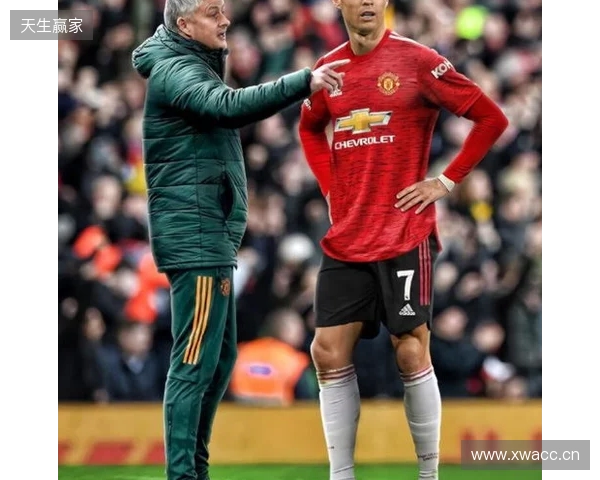 记者：因下赛季很大概率有欧冠踢，曼联想B费再至少留队1年