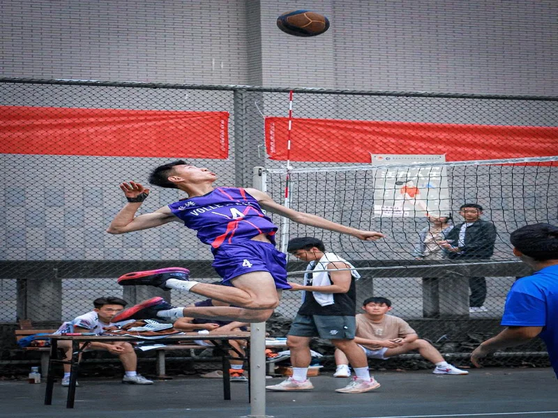 邮报：纽卡能800万镑签明格萨；萨维尼奥太贵热刺想转签鲍勃